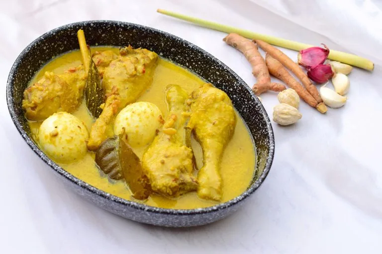 5 Makanan Indonesia yang Paling Dikenal Orang Luar 5 Makanan Indonesia yang Paling Dikenal Orang Luar