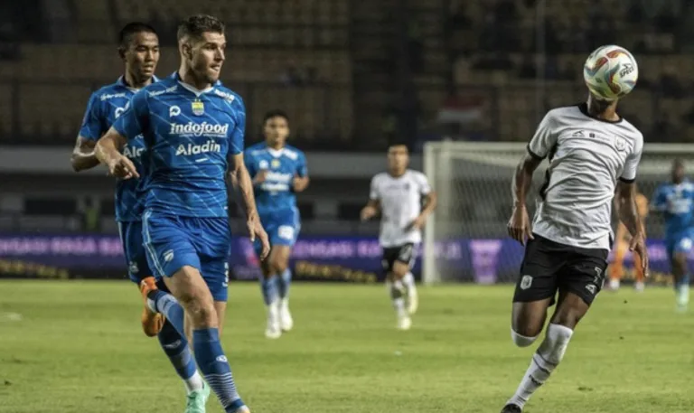 Persib Bandung Tumbangkan Madura United 1-0 Persib Bandung Tumbangkan Madura United 1-0