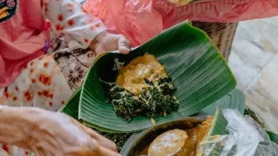 Penjual pecel Semanggi